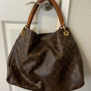 Authentic Louis Vuitton Artsy Mm